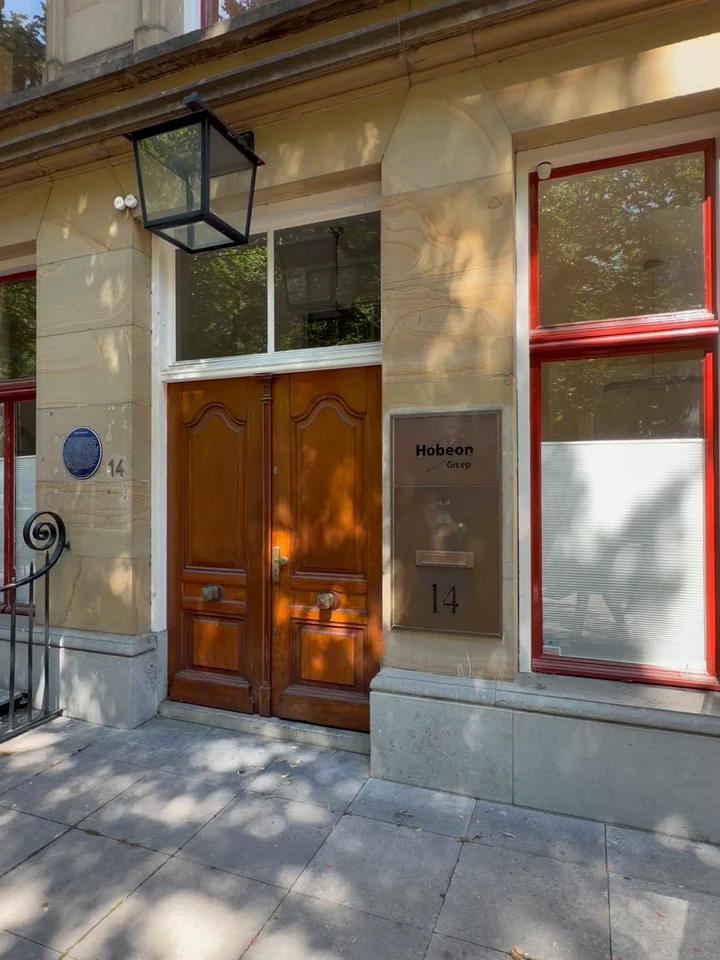The monumental entrance of the building at Lange Voorhout